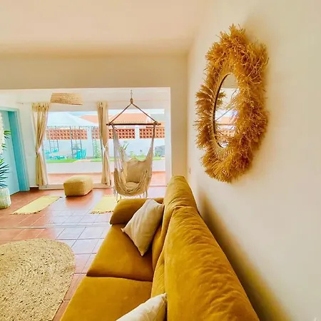 Golden Wave Surf فيلة *