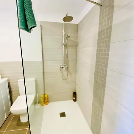 فيلة Golden Wave Surf