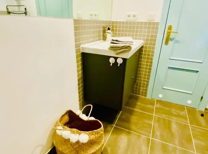 Golden Wave Surf Villa